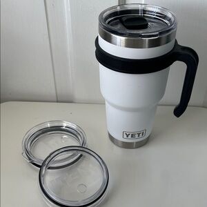 YETI 30oz White Mug with Black Handle and Clear Lids Bundle